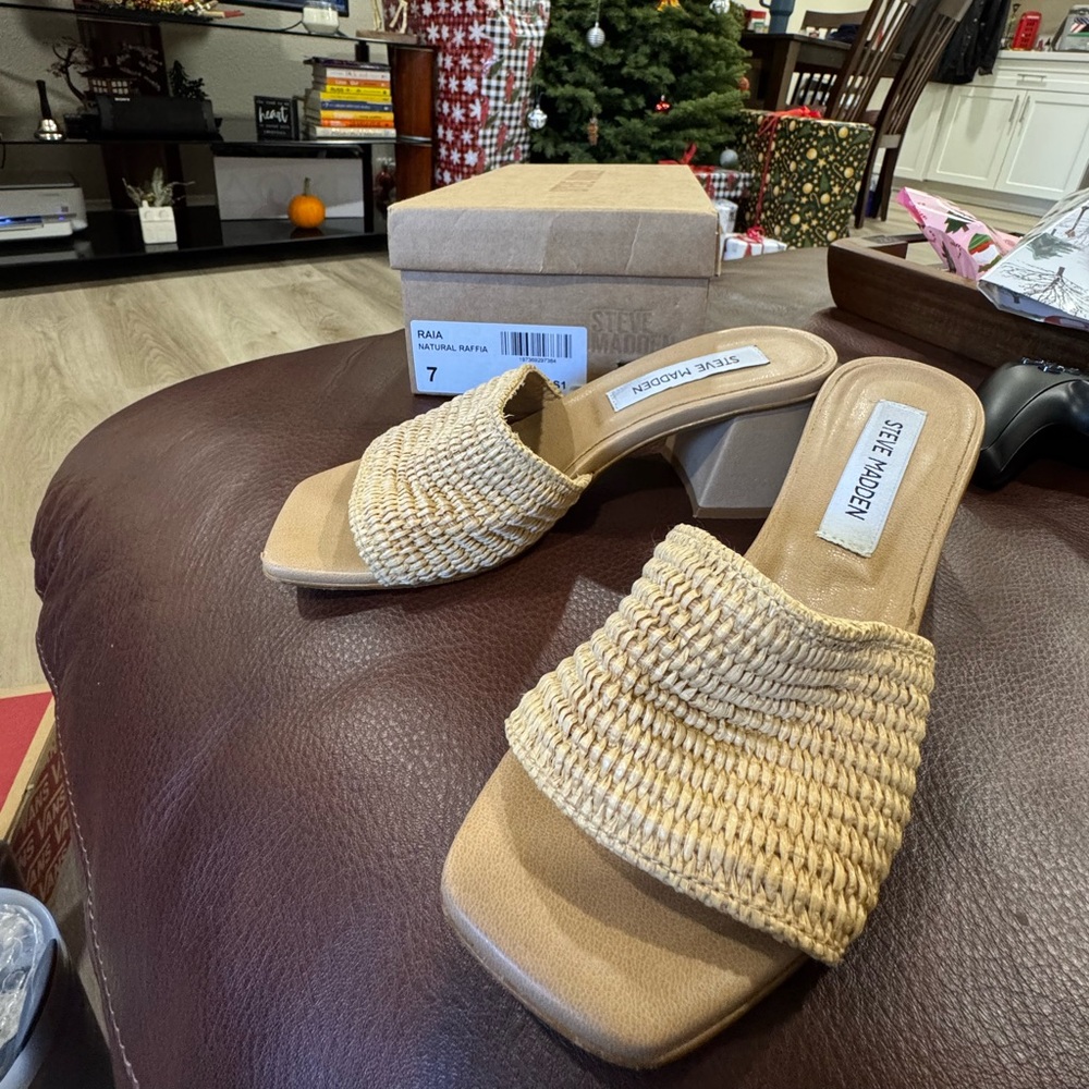 EUC STEVE MADDEN SANDALS size 7